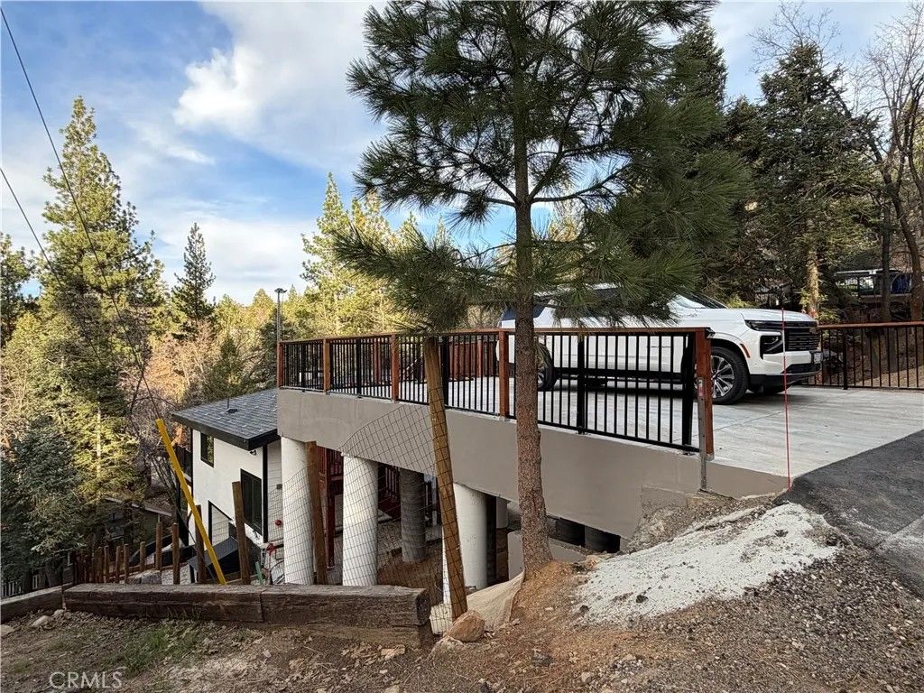 Photo of 43290 Shasta, Big Bear Lake, CA 92315 (MLS # SR26077896)