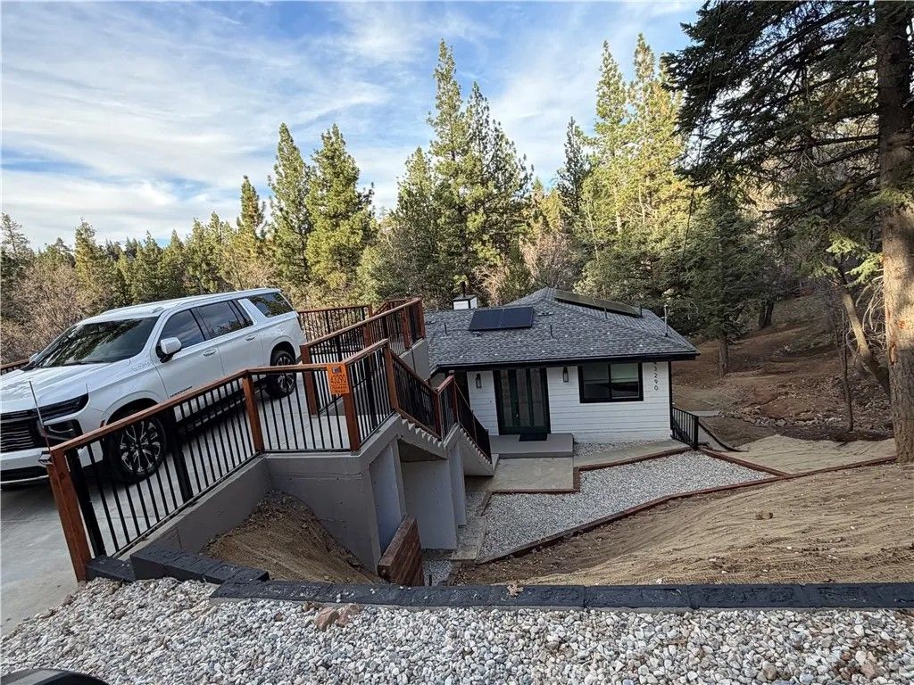 Photo of 43290 Shasta, Big Bear Lake, CA 92315 (MLS # SR26077896)