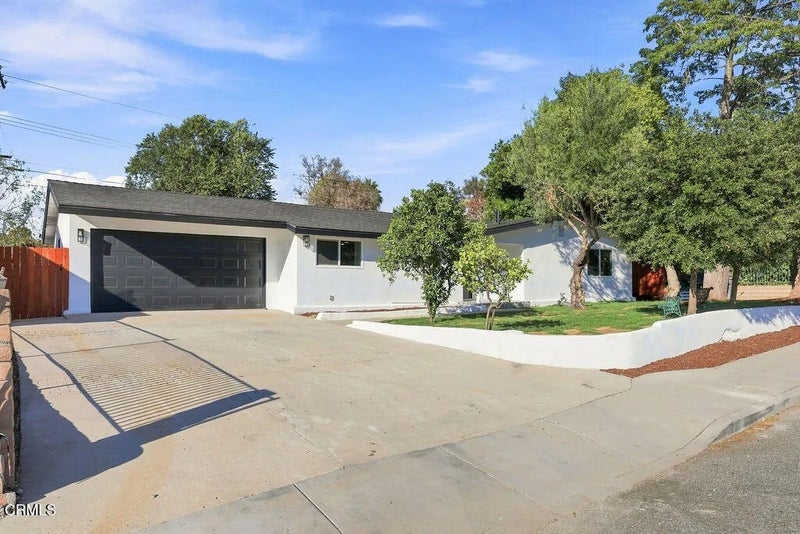 975 E Avenida De Los Arboles