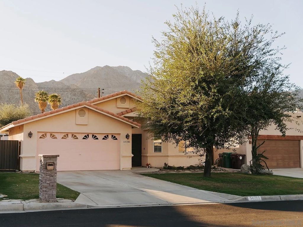 Photo of 54205 Avenida Alvarado, La Quinta, CA 92253 (MLS # 250043282)