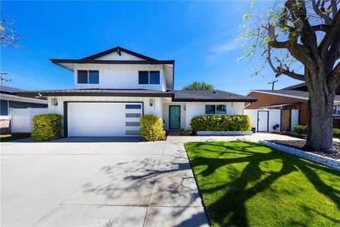 Photo of 19622 Canberra Ln, Huntington Beach, CA 92646 (MLS # OC26056557)
