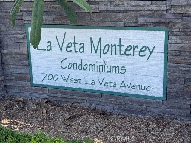 700 W La Veta E4