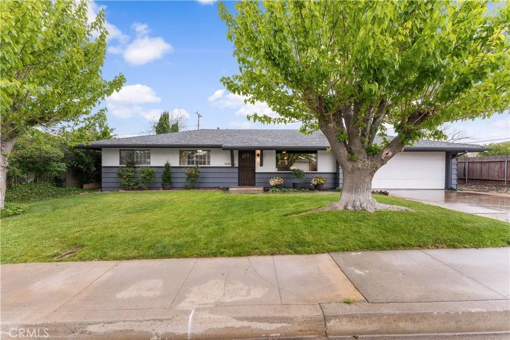 Photo of 718 Elm St, Tehachapi, CA 93561 (MLS # SR26084341)
