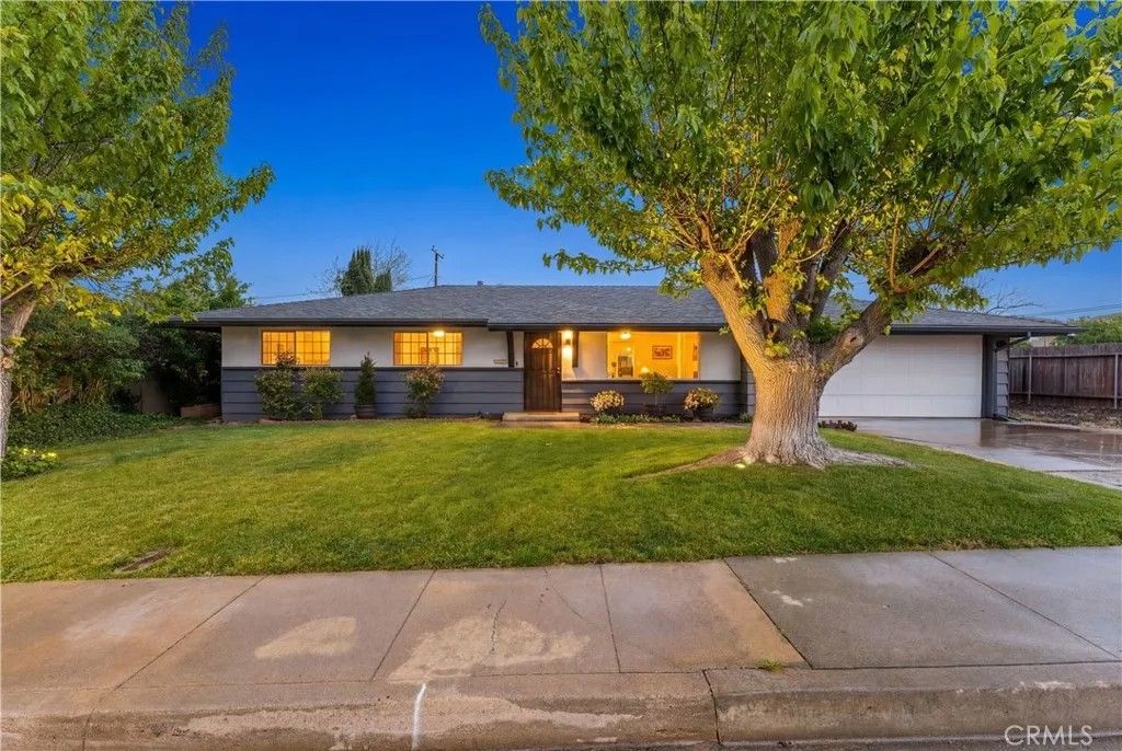 Photo of 718 Elm St, Tehachapi, CA 93561 (MLS # SR26084341)