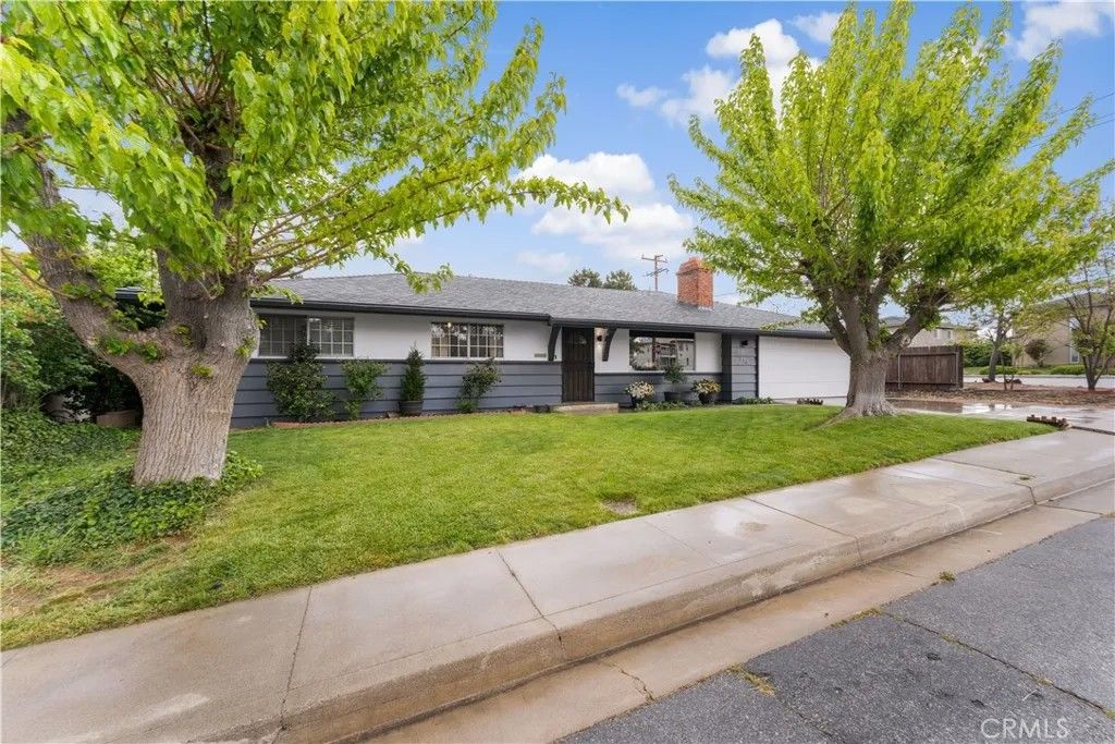 Photo of 718 Elm St, Tehachapi, CA 93561 (MLS # SR26084341)