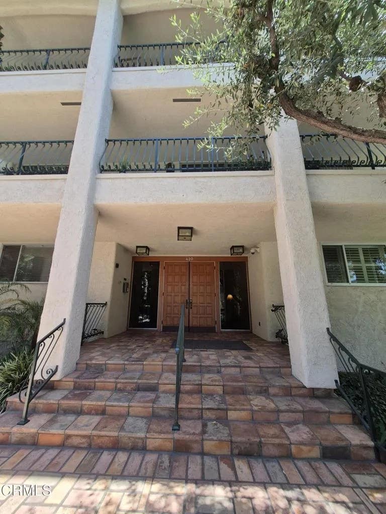 Photo of 420 S Madison Avenue #204, Pasadena, CA 91101 (MLS # P1-28472)