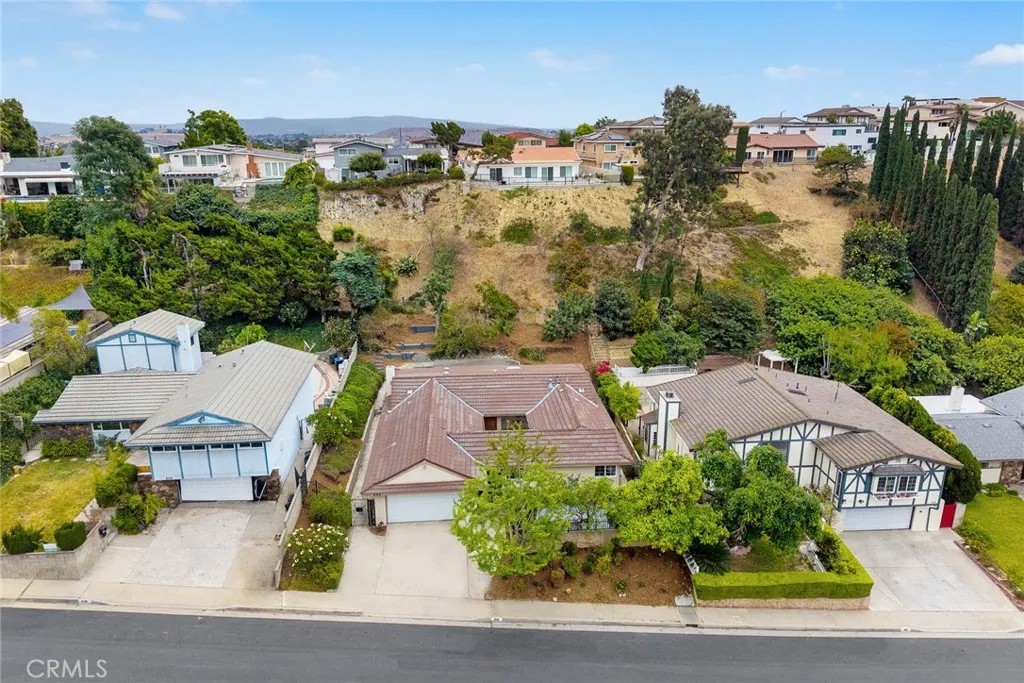 894 Crest Vista Drive