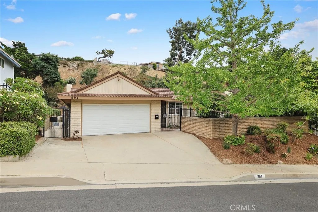 894 Crest Vista Drive