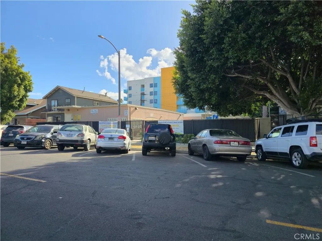 Photo of 1425 Elm AVE, Long Beach, CA 90813 (MLS # DW26117410)