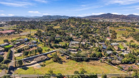 Photo of 1515 Via Paloma, Escondido, CA 92026 (MLS # 260025596)