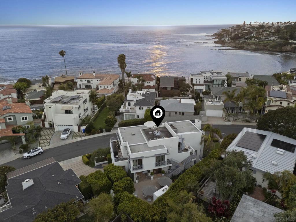 Photo of 5727 Abalone Pl, La Jolla, CA 92037 (MLS # 260020036)