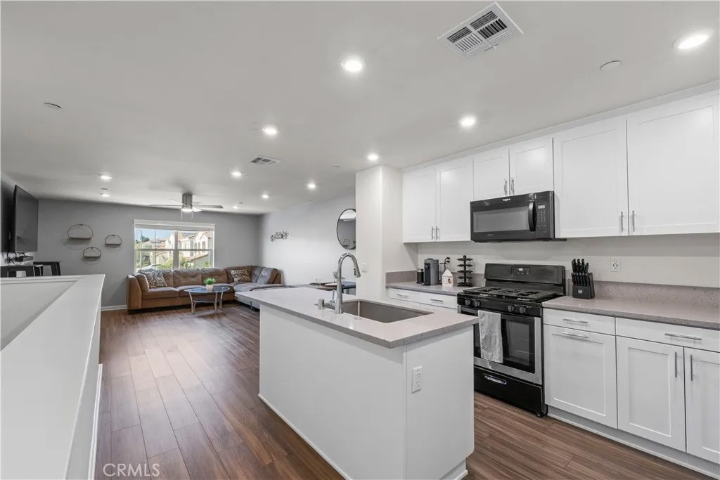 1037 W Clover Ave