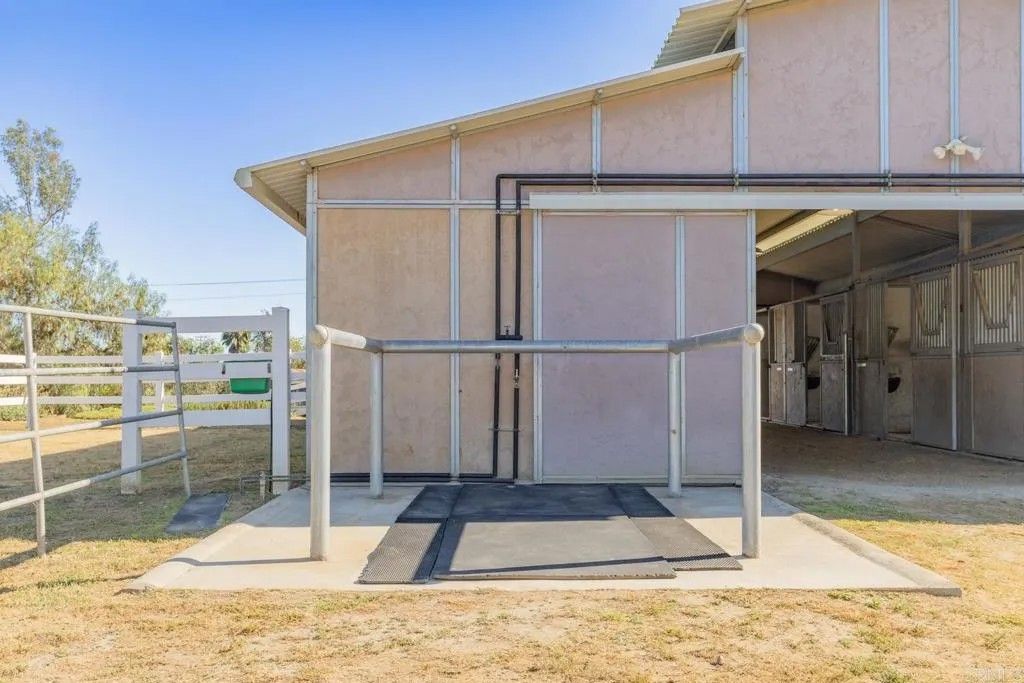 Photo of 161 Lemon Grove Drive, Fallbrook, CA 92028 (MLS # NDP2603615)