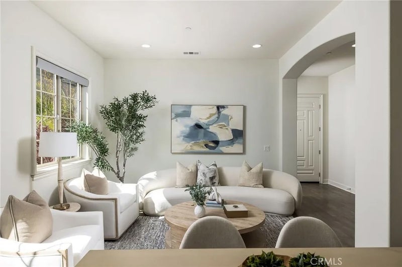 4966 Oceanridge