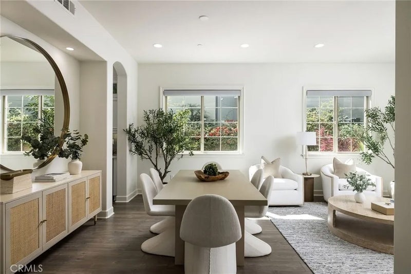 4966 Oceanridge
