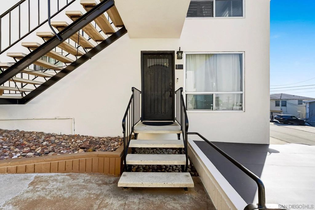 Photo of 1828 Linwood St #1, San Diego, CA 92110 (MLS # 250045837)