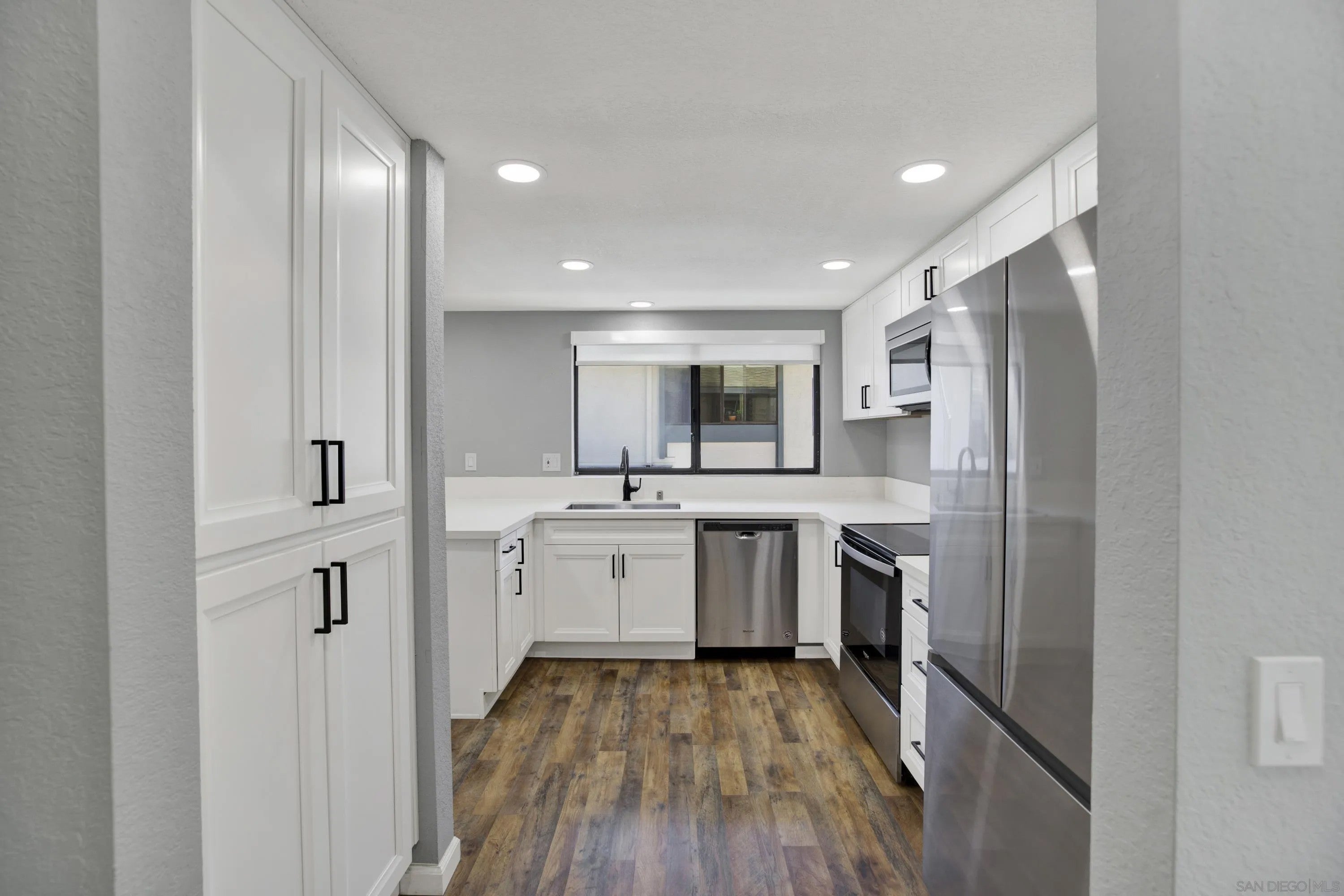 8878 Regents Road 201