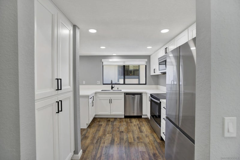 8878 Regents Road 201