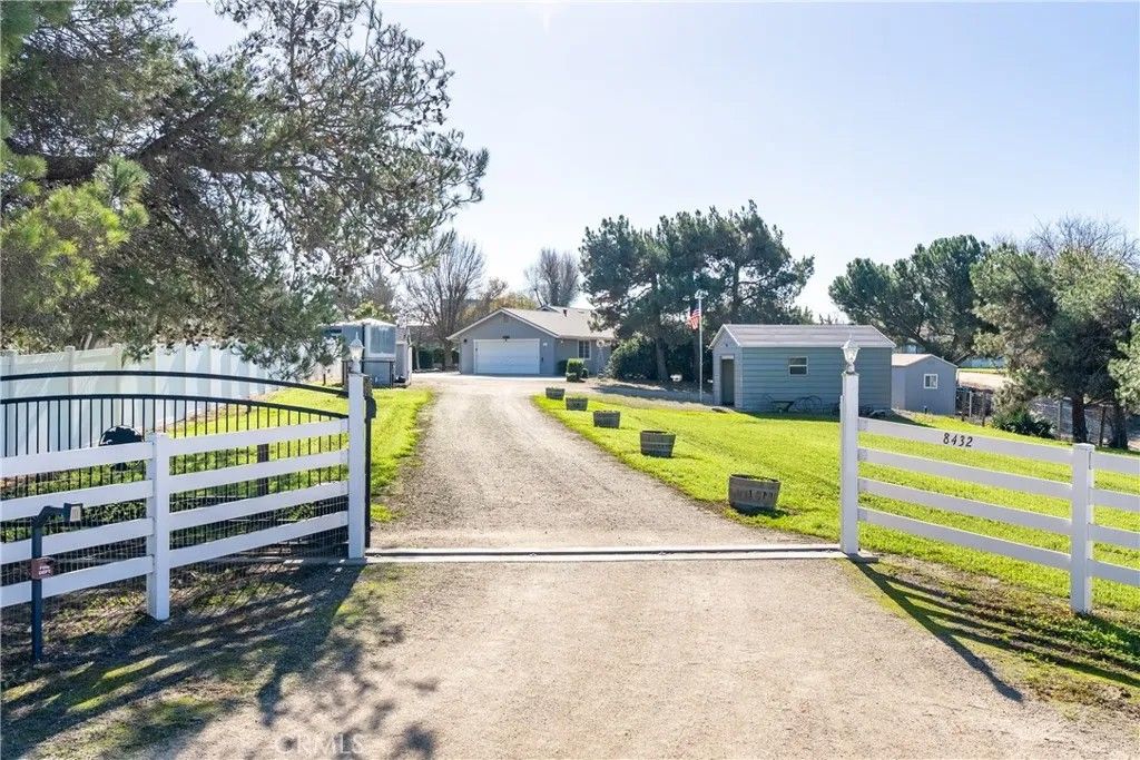 Photo of 8432 Settlers Place, Paso Robles, CA 93446 (MLS # NS26006224)