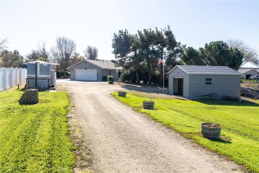 Photo of 8432 Settlers Place, Paso Robles, CA 93446 (MLS # NS26006224)