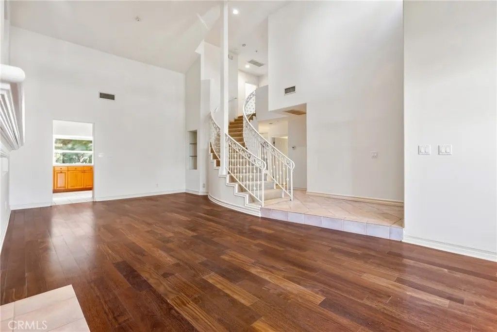 Photo of 22068 Martinez Street, Woodland Hills, CA 91364 (MLS # SR26026209)