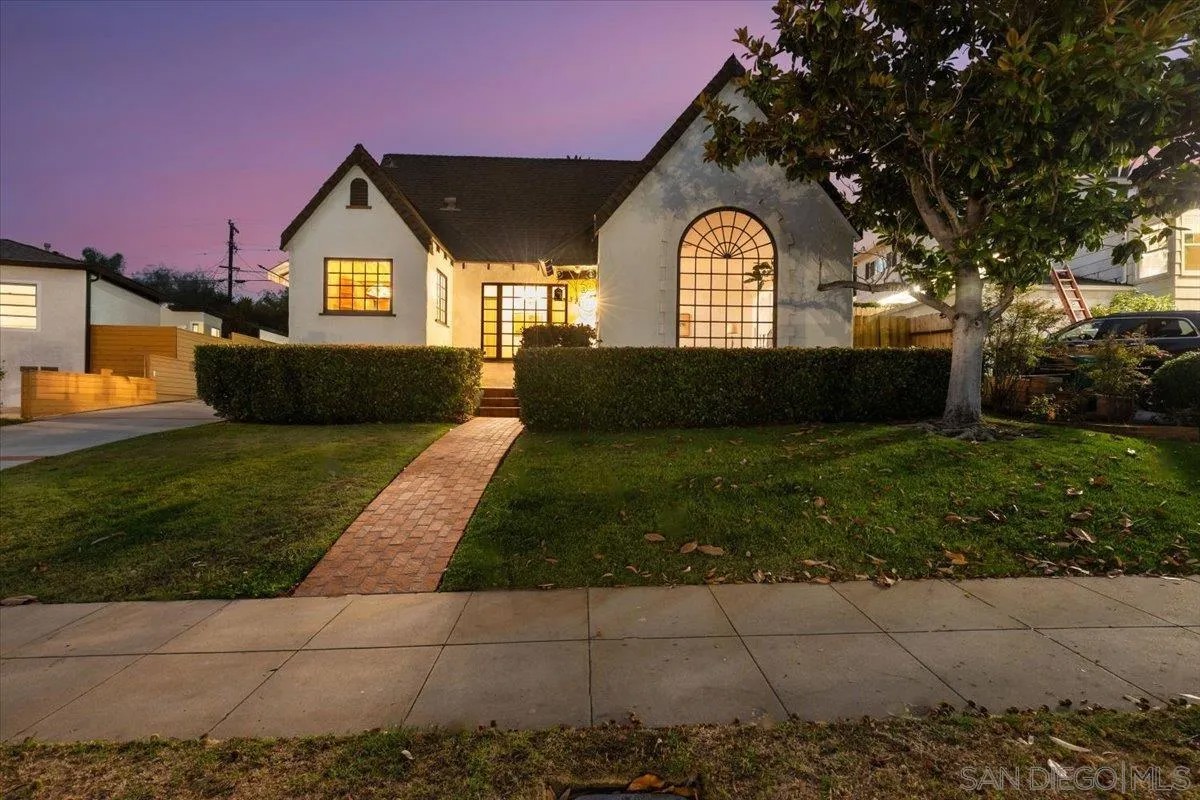 3711 La Cresta Dr