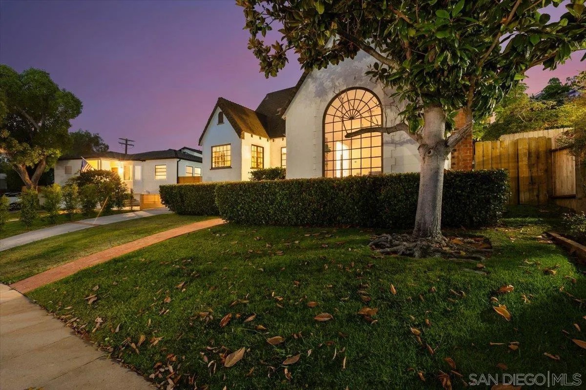 3711 La Cresta Dr