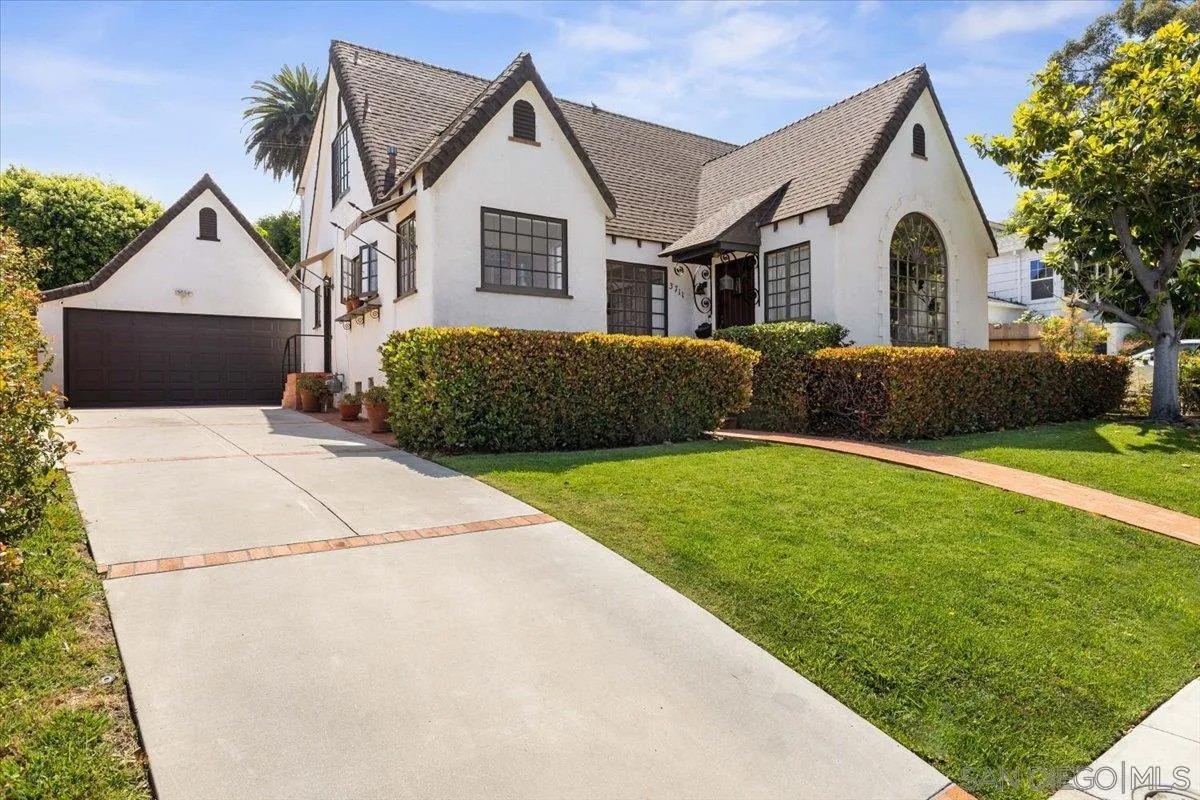 3711 La Cresta Dr