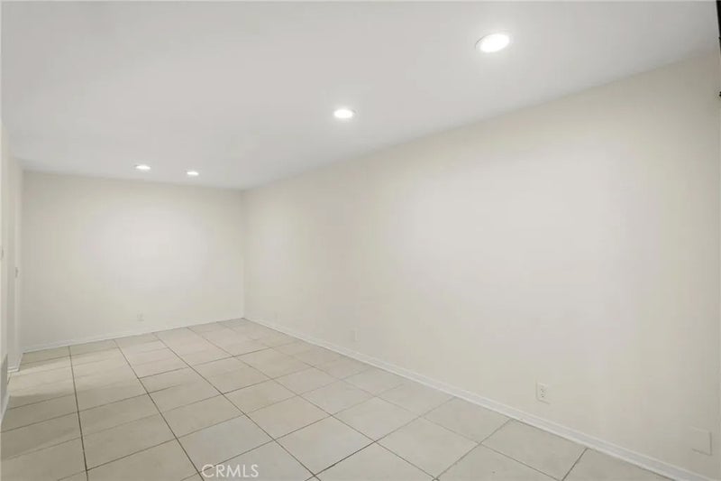 575 N Villa Court