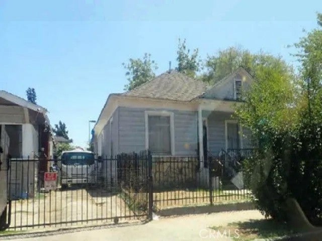 908 E 49th Place