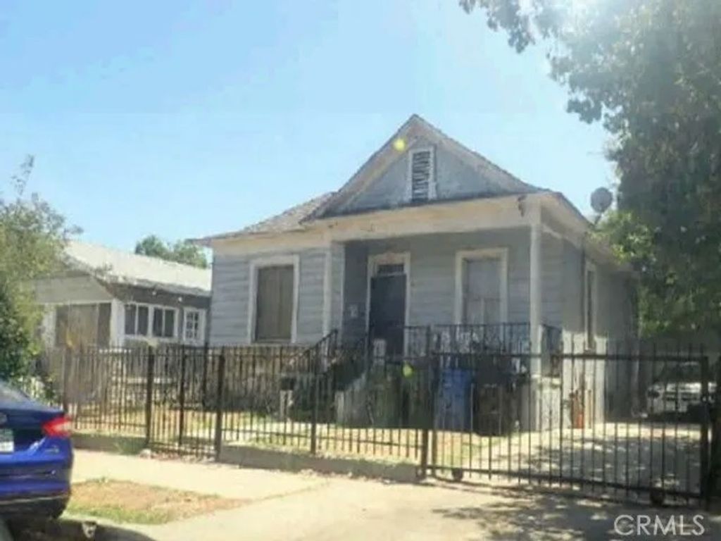 Photo of 908 E 49th Place, Los Angeles, CA 90011 (MLS # IV26133205)