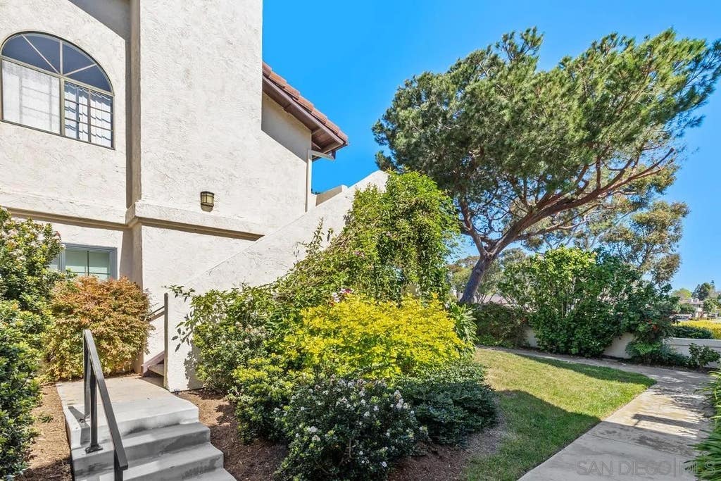 Photo of 4240 Porte De Merano #71, San Diego, CA 92122 (MLS # 260013731)