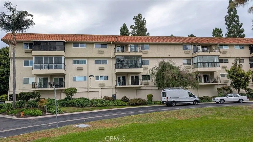 Photo of 2385 Via Mariposa #1F, Laguna Woods, CA 92637 (MLS # WS25280179)