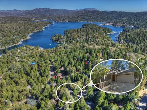 Photo of 789 Jagerhorn Dr, Lake Arrowhead, CA 92352 (MLS # IG26214868)