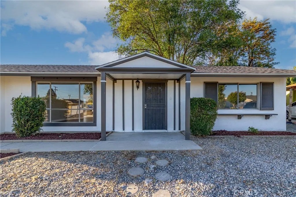 Photo of 26750 Saint Andrews Dr, Menifee, CA 92586 (MLS # SW26162435)
