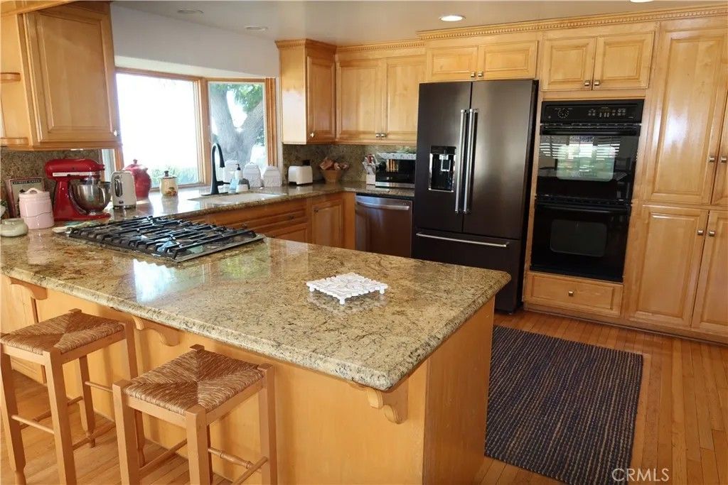 Photo of 30742 Tarapaca Rd, Rancho Palos Verdes, CA 90275 (MLS # PV25242917)