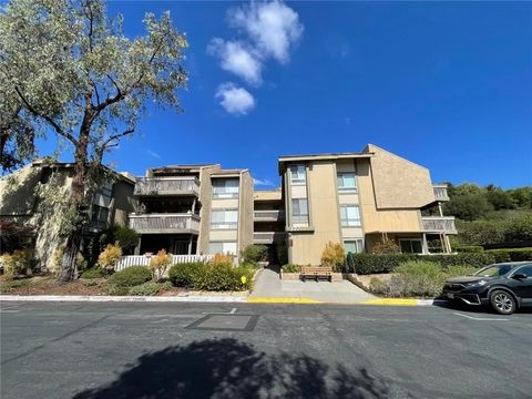 Tiny photo for 327 Chestnut Hill #22, Thousand Oaks, CA 91360 (MLS # FR25223157)