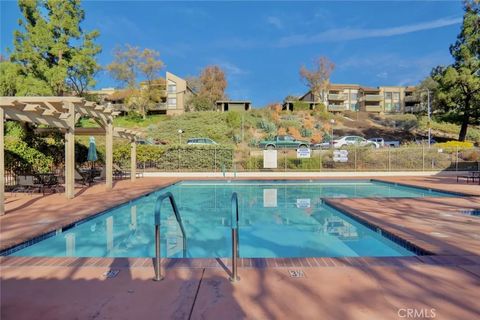 Tiny photo for 327 Chestnut Hill #22, Thousand Oaks, CA 91360 (MLS # FR25223157)