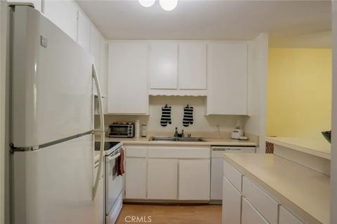 Tiny photo for 327 Chestnut Hill #22, Thousand Oaks, CA 91360 (MLS # FR25223157)