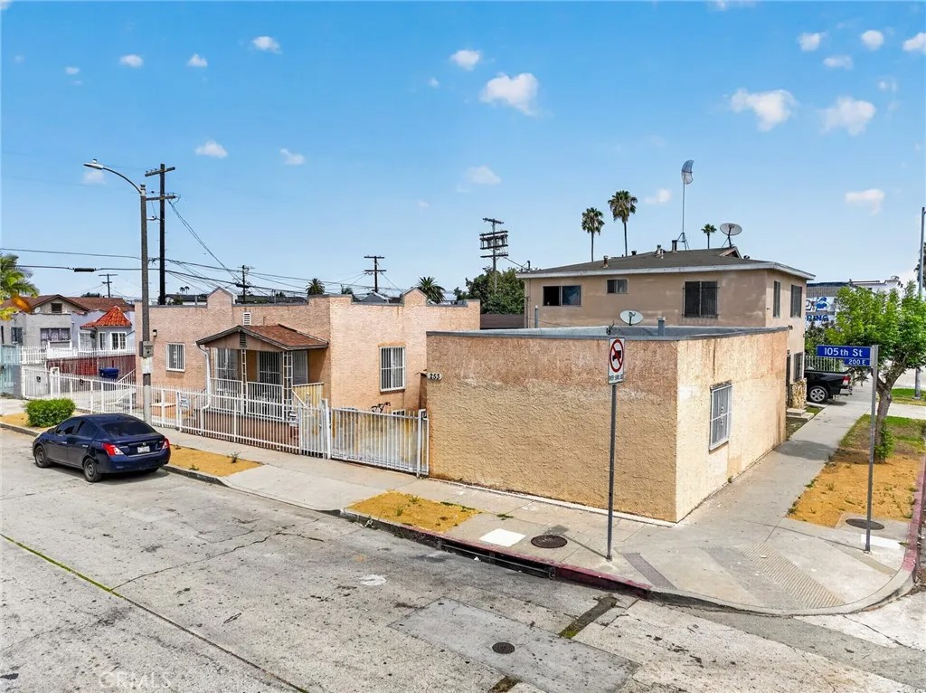 251 E 105th