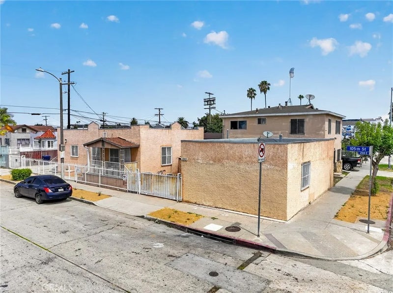 251 E 105th