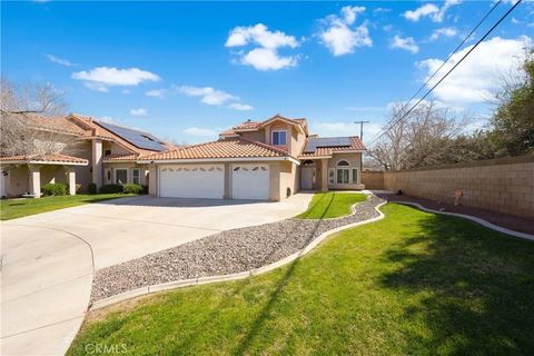 Photo of 44200 Gillan Avenue, Lancaster, CA 93535 (MLS # SR26049815)