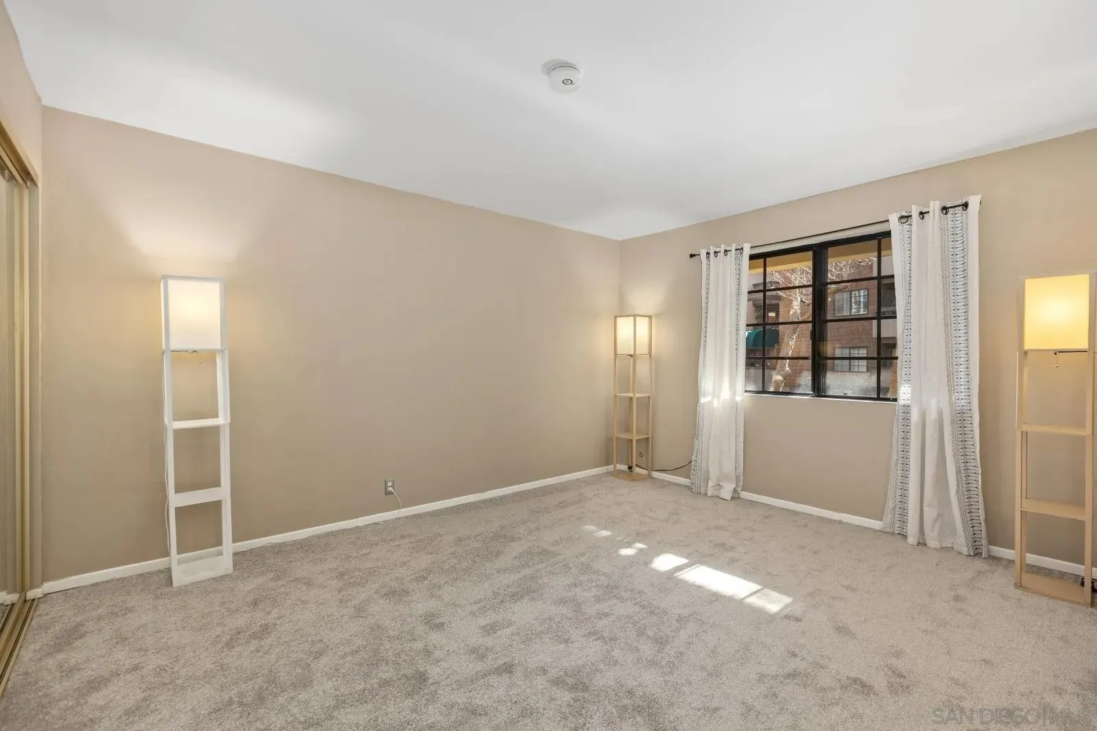 La Jolla, California 92037, United States, 2 Bedrooms Bedrooms, ,2 BathroomsBathrooms,Residential,Active,254048