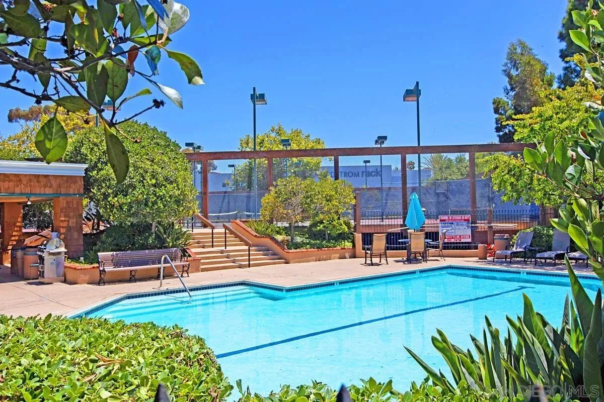 La Jolla, California 92037, United States, 2 Bedrooms Bedrooms, ,2 BathroomsBathrooms,Residential,Active,254048