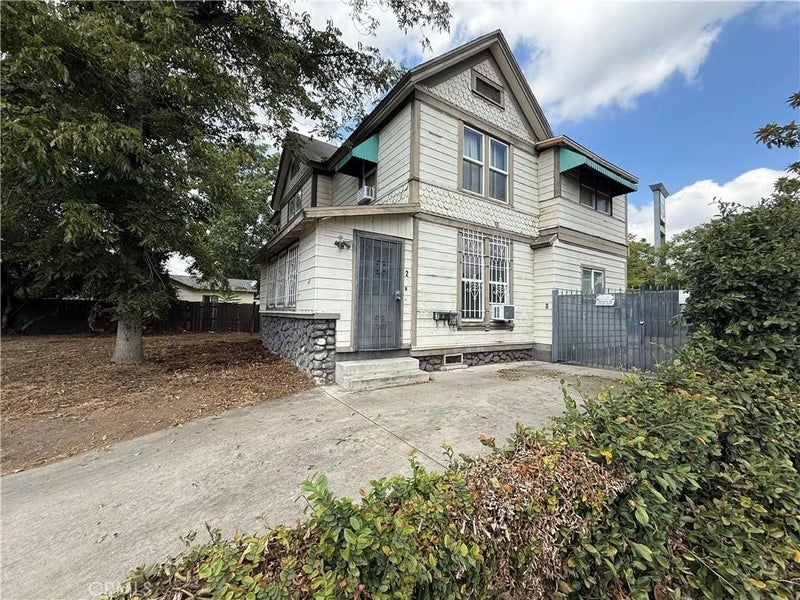 125 W Orange Grove