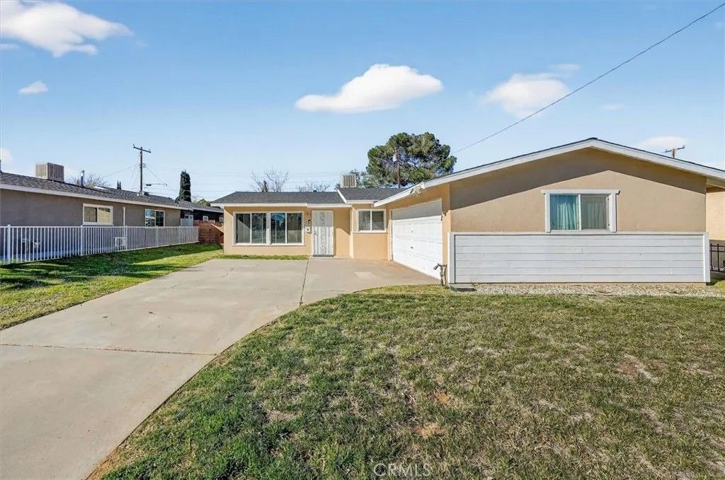 Photo of 38249 Gunton Dr, Palmdale, CA 93550 (MLS # SR26009540)