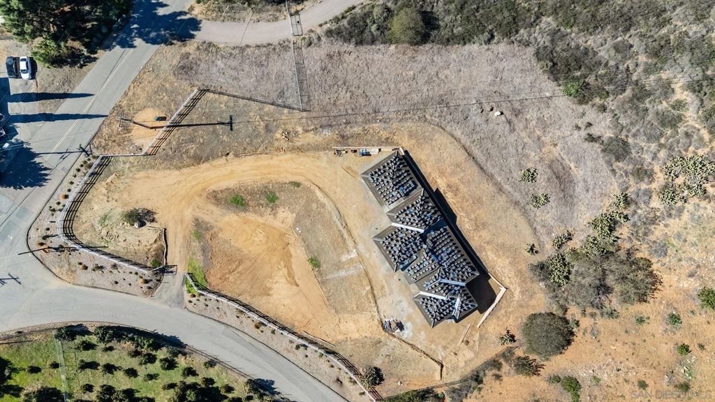 Photo of 3916 Citrus Dr, Fallbrook, CA 92028 (MLS # 250042984)