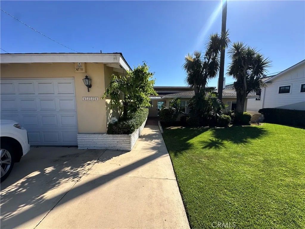 Photo of 1221 Kings Road, Newport Beach, CA 92663 (MLS # NP26067442)