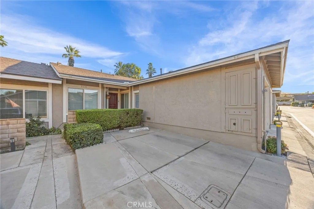 Photo of 860 Tangerine St, Corona, CA 92879 (MLS # IG26008419)