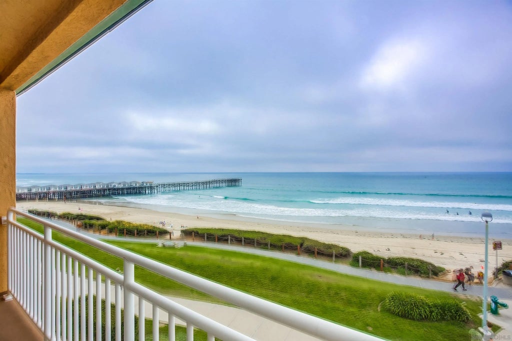 Photo of 4627 Ocean Blvd #402, San Diego, CA 92109 (MLS # 260025237)